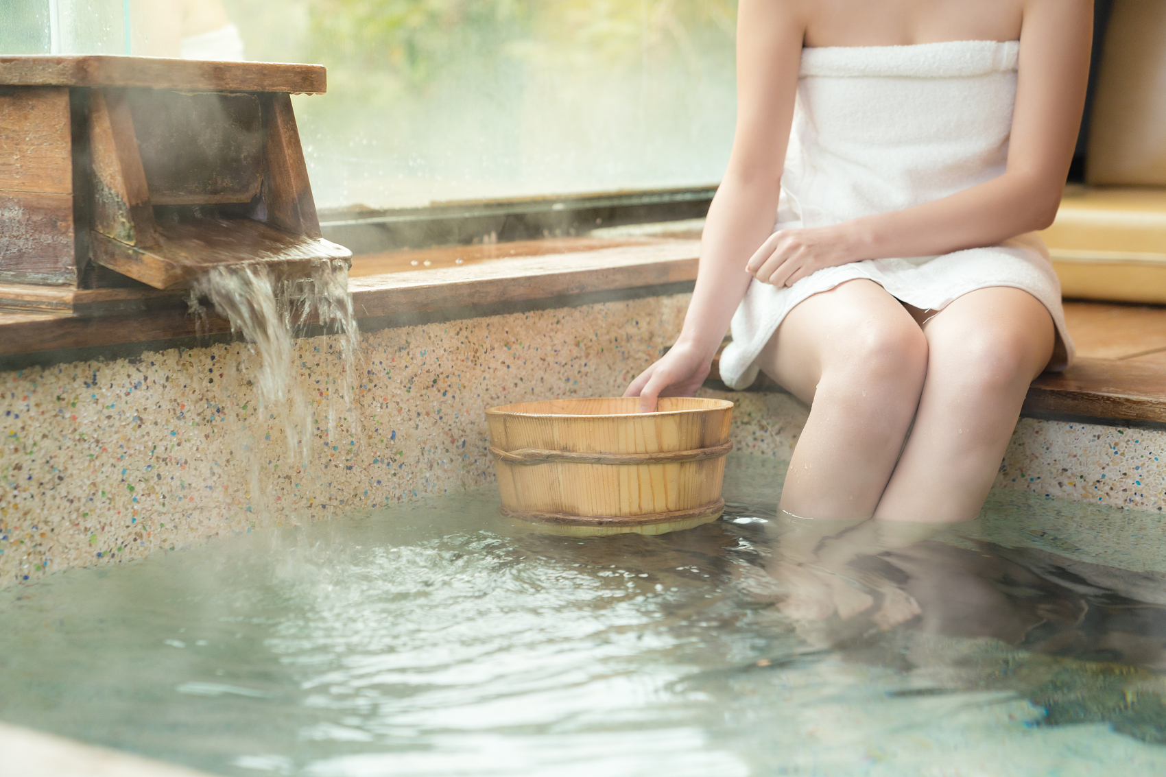 THE THERAPEUTIC BENEFITS OF WARM BATHS